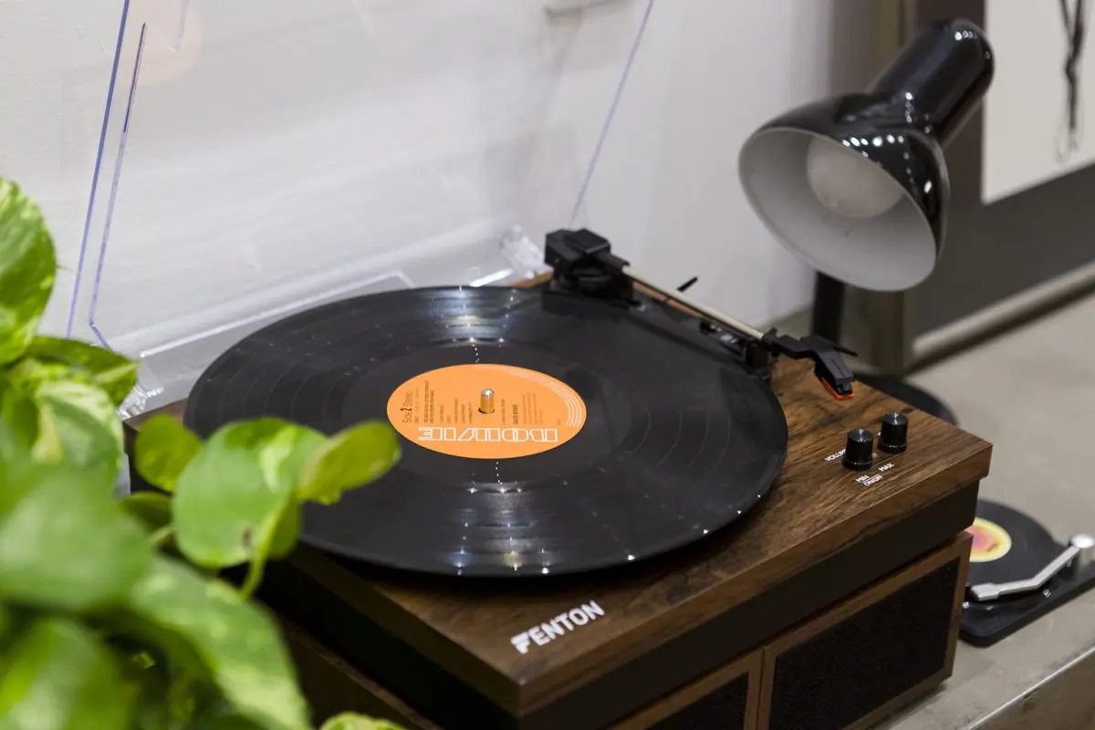 Tocadiscos con un vinilo